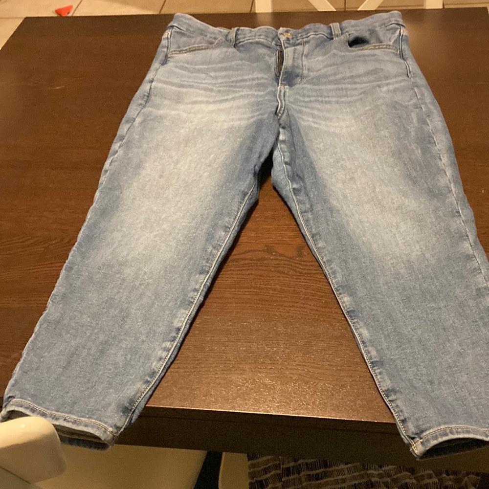 AE Super High Rise Cropped Curvy Jean
